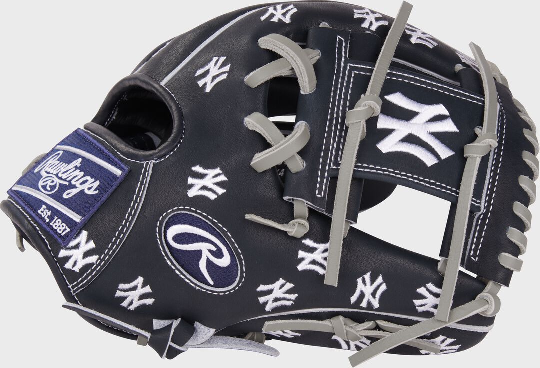 New York Yankees Heart of the Hide 11.75-Inch Infield Glove - Image 3