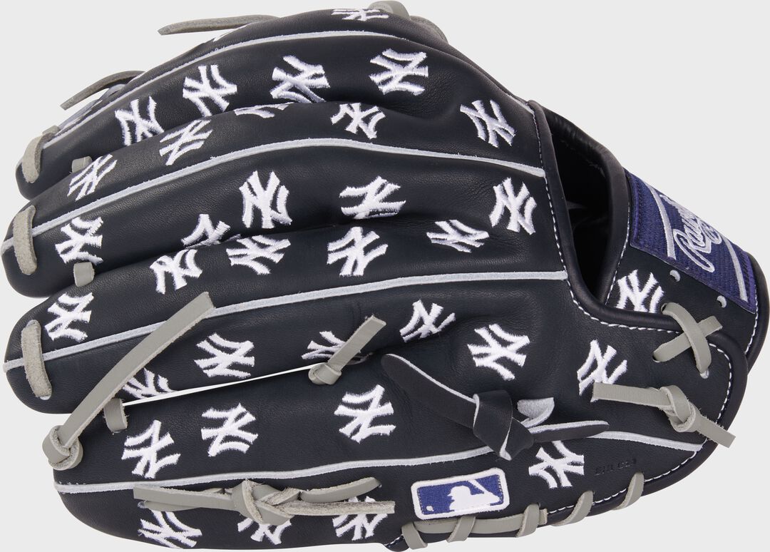 New York Yankees Heart of the Hide 11.75-Inch Infield Glove - Image 5