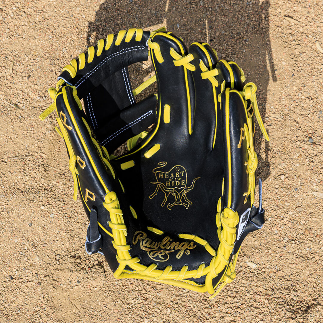 Pittsburgh Pirates Heart of the Hide 11.75-Inch Infield Glove - Image 9