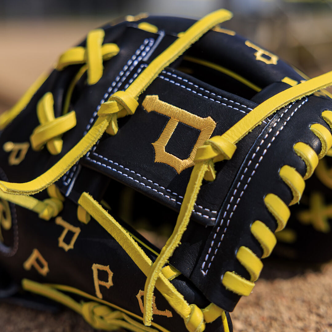 Pittsburgh Pirates Heart of the Hide 11.75-Inch Infield Glove - Image 10