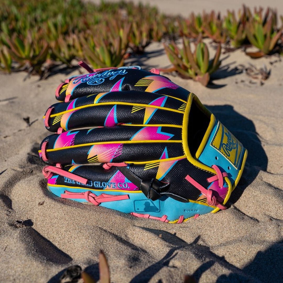 Rawlings Heart of the Hide Spring Break 11.5 Inch Infield Glove Right Hand Throw - Image 4